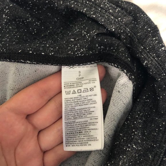 GapFit Black and White Leggings (LAST CHANCE!!) - Picture 4 of 4